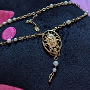 Playboy gorgeous pendant necklace gold color